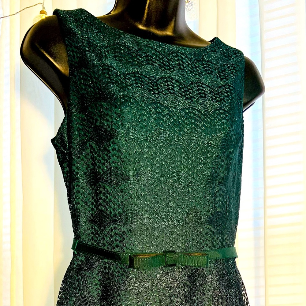 Danny & Nicole Beautiful Lace Green Dress with Bow; Size 8 (Like New)